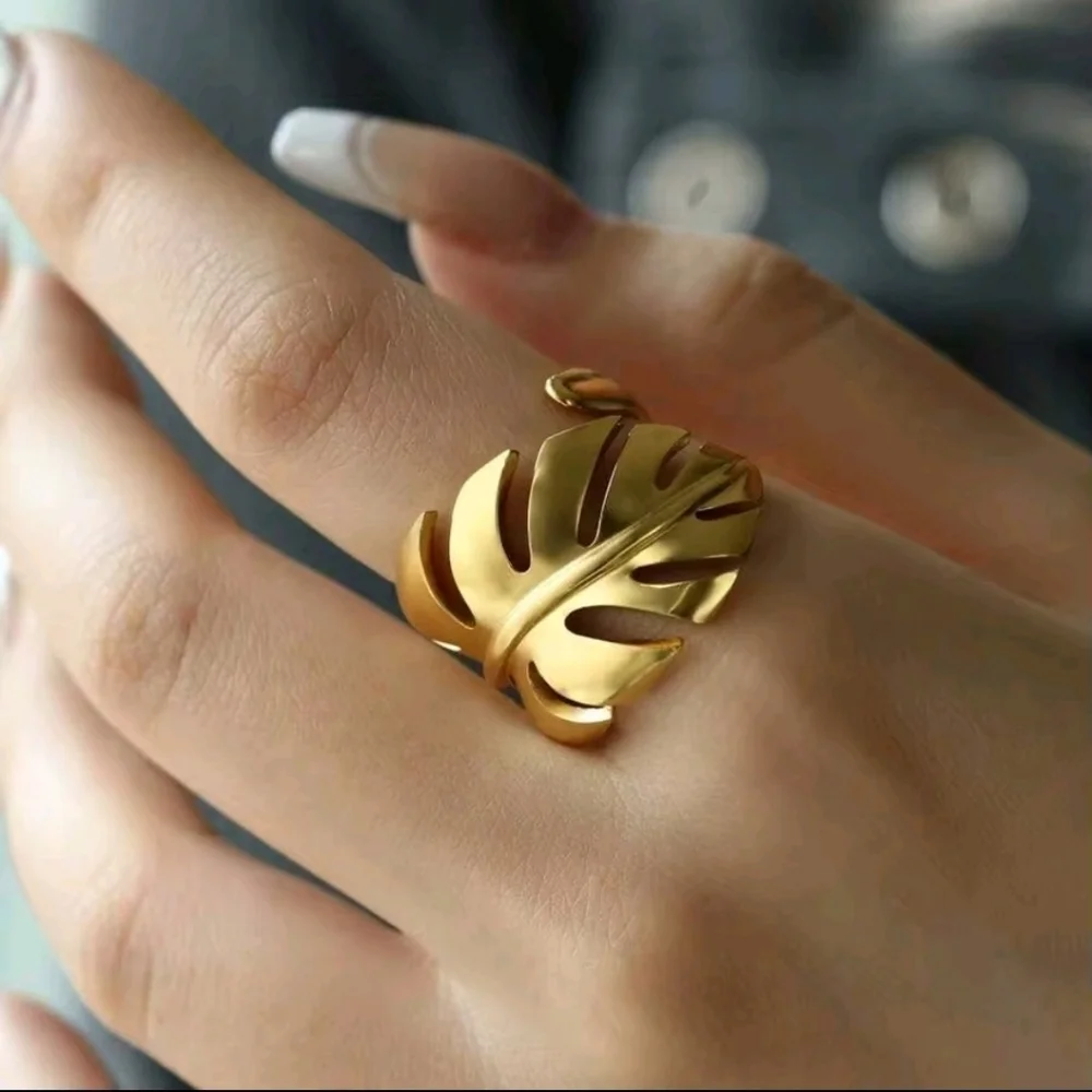 New ANTHRO 18K Gold Or Silvertone Stainless Steel Banana Leaf Ring